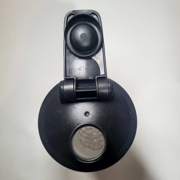 Two 20 oz Clssic V2 Blender Bottles w/ Lids and Blender Ball Whisks - Picture 4 of 10